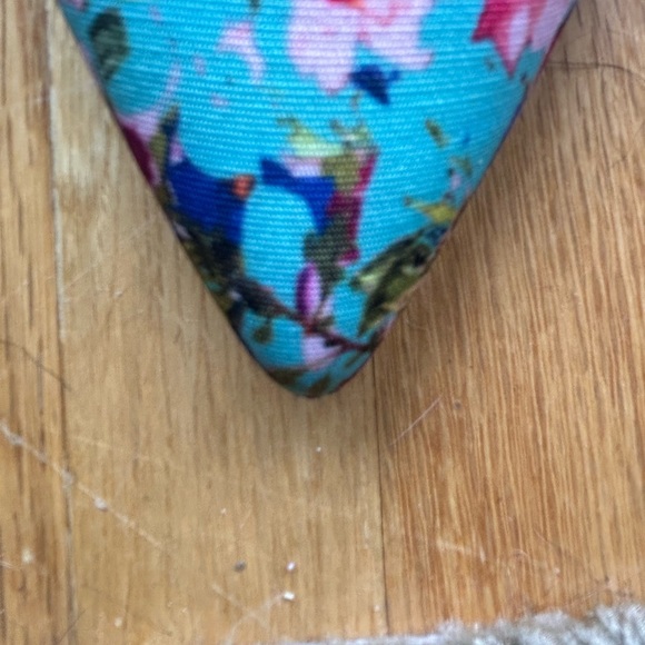 Vince Camuto size 8 floral fabric high heels. 4 inch/closed toe. Beautiful shoes - Picture 12 of 13